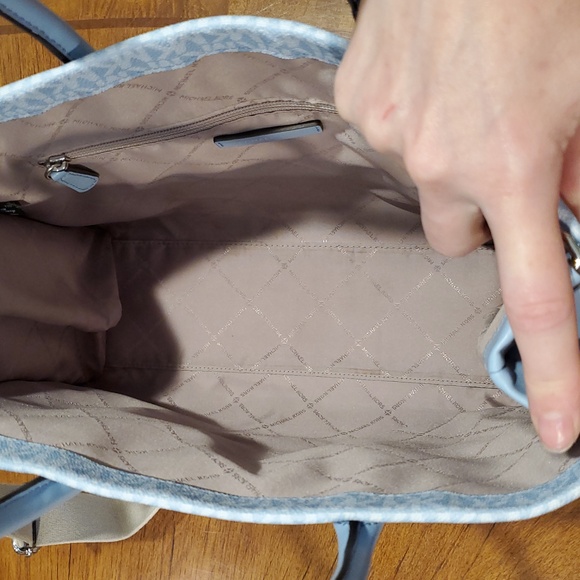 MICHAEL KORS Mirella Medium Ombré Logo Tote Bag - Picture 11 of 14